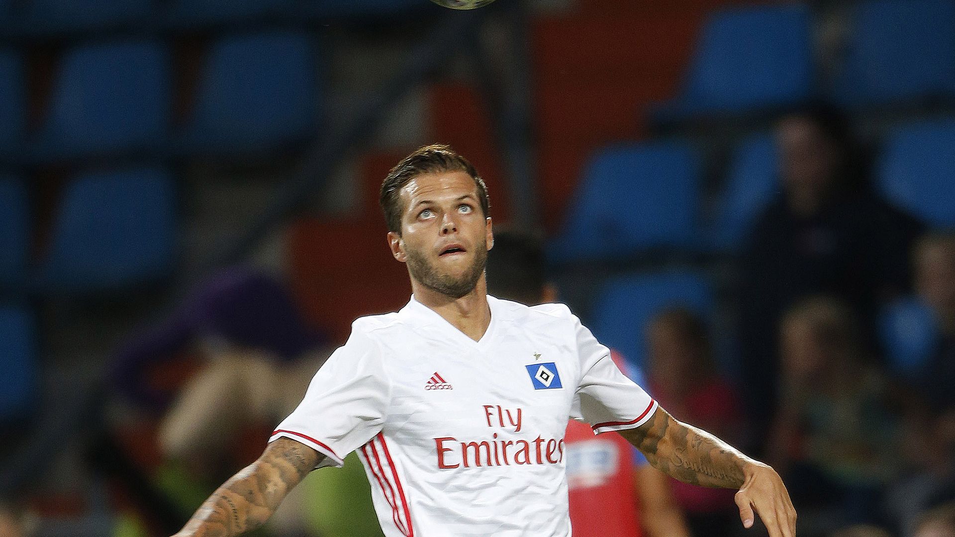 Kick It Like Dennis HSV Star Ist Der Deutsche Beckham kick-it-like-dennis-hsv-star-ist-der-deutsche-beckham