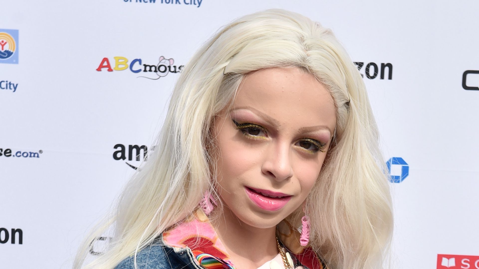 Mit zehn schon Dragqueen Mutiger Desmond zeigt's allen!