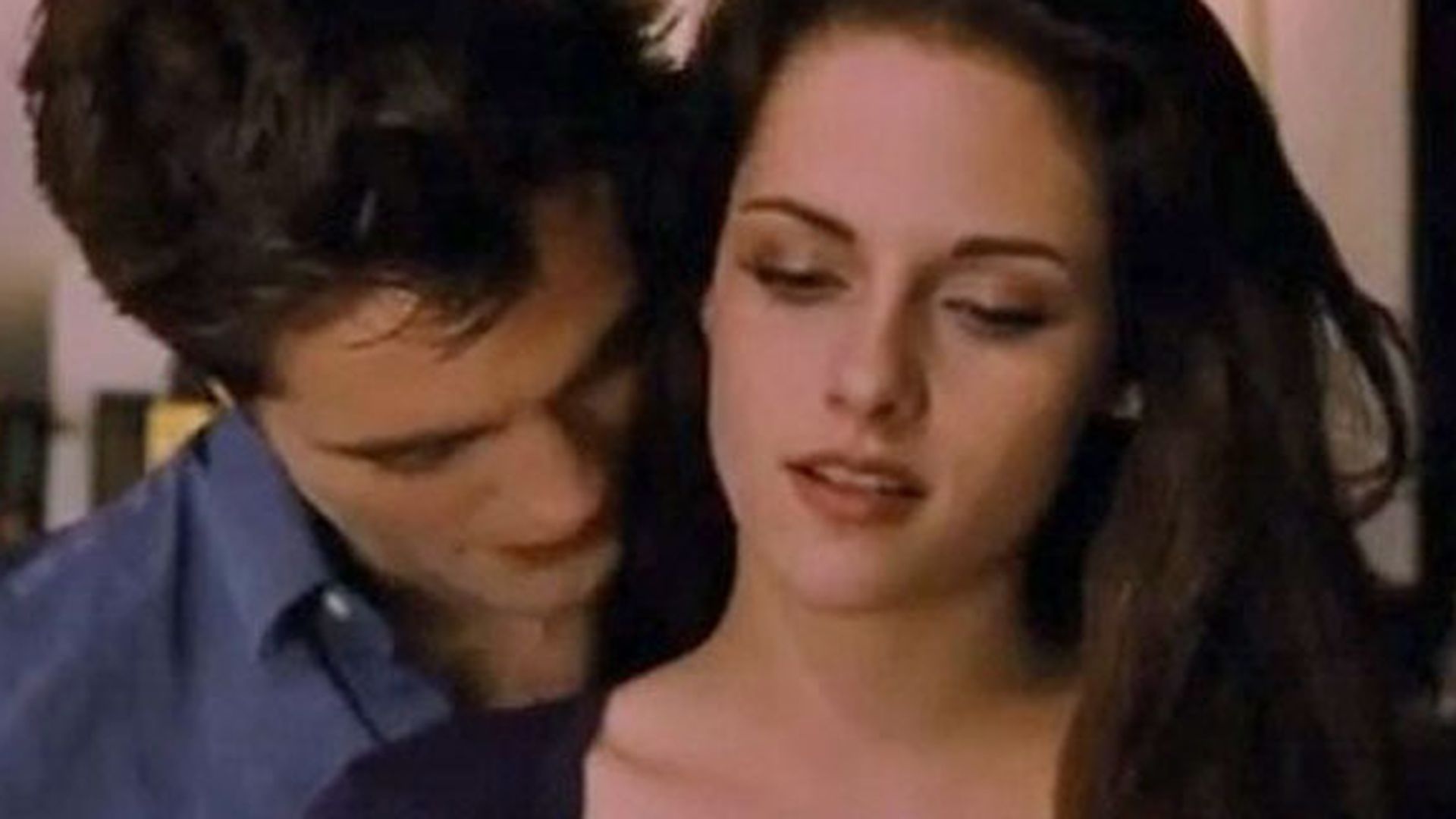 "Breaking Dawn"-Clip: Bella & Edward kurz vorm Sex | Promiflash.de