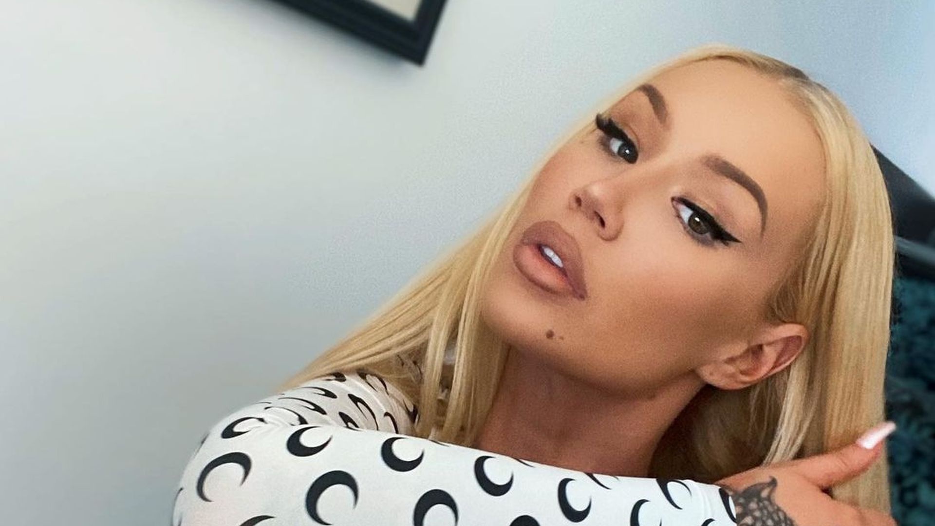 "Pleite" Iggy Azalea beschwert sich über OnlyFansNutzer