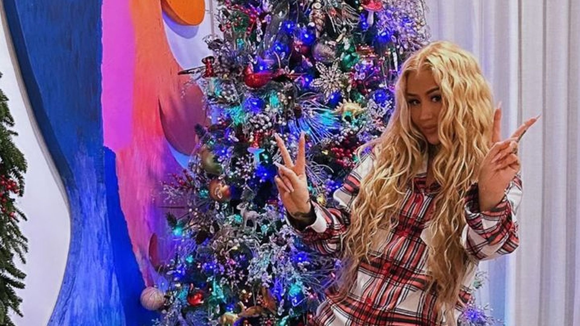 Iggy Azalea und Söhnchen posieren in weihnachtlichen Pyjamas