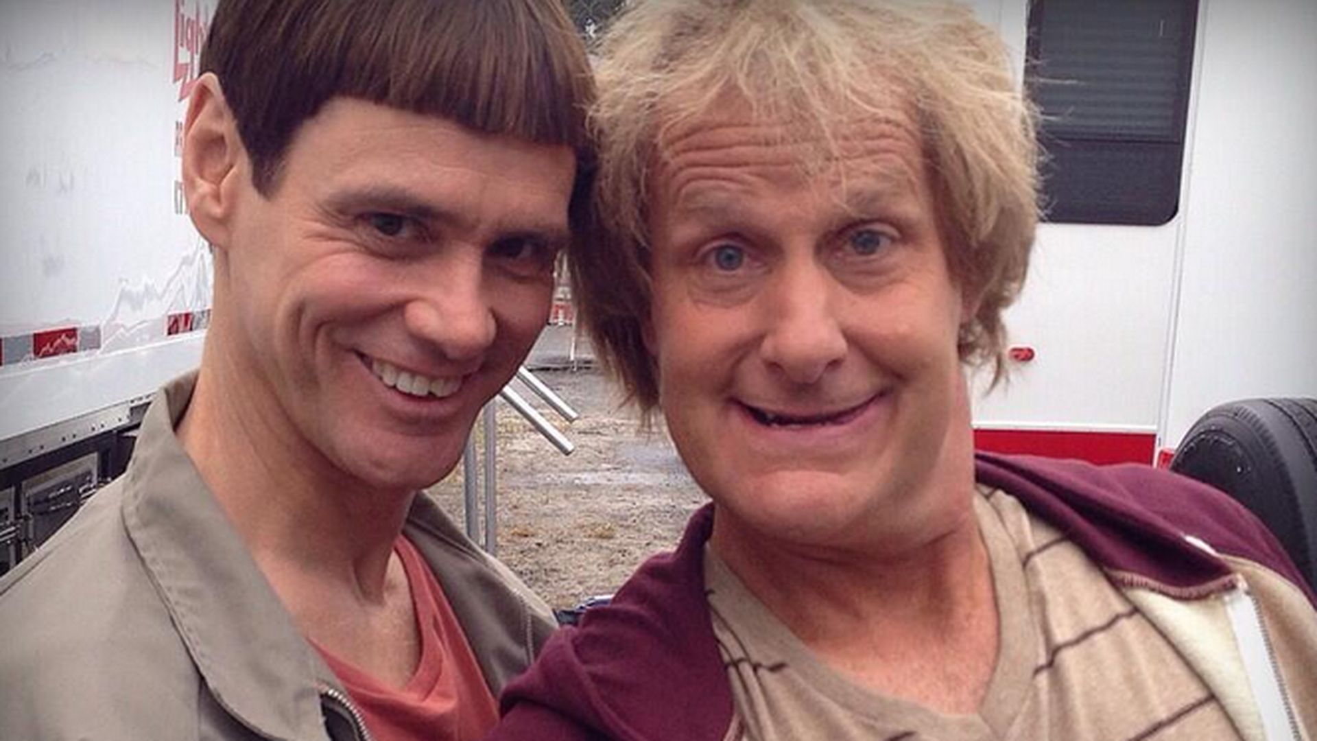 Seht hier den ersten Trailer von "Dumm & Dümmehr"! Promiflash.de