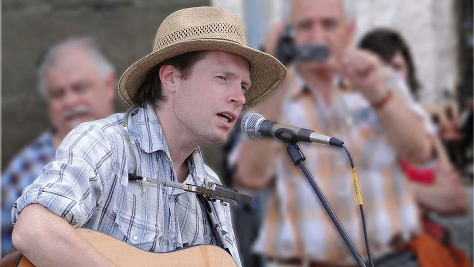 Yeshua ist da! Jimmy Kelly ist Papa geworden Promiflash.de