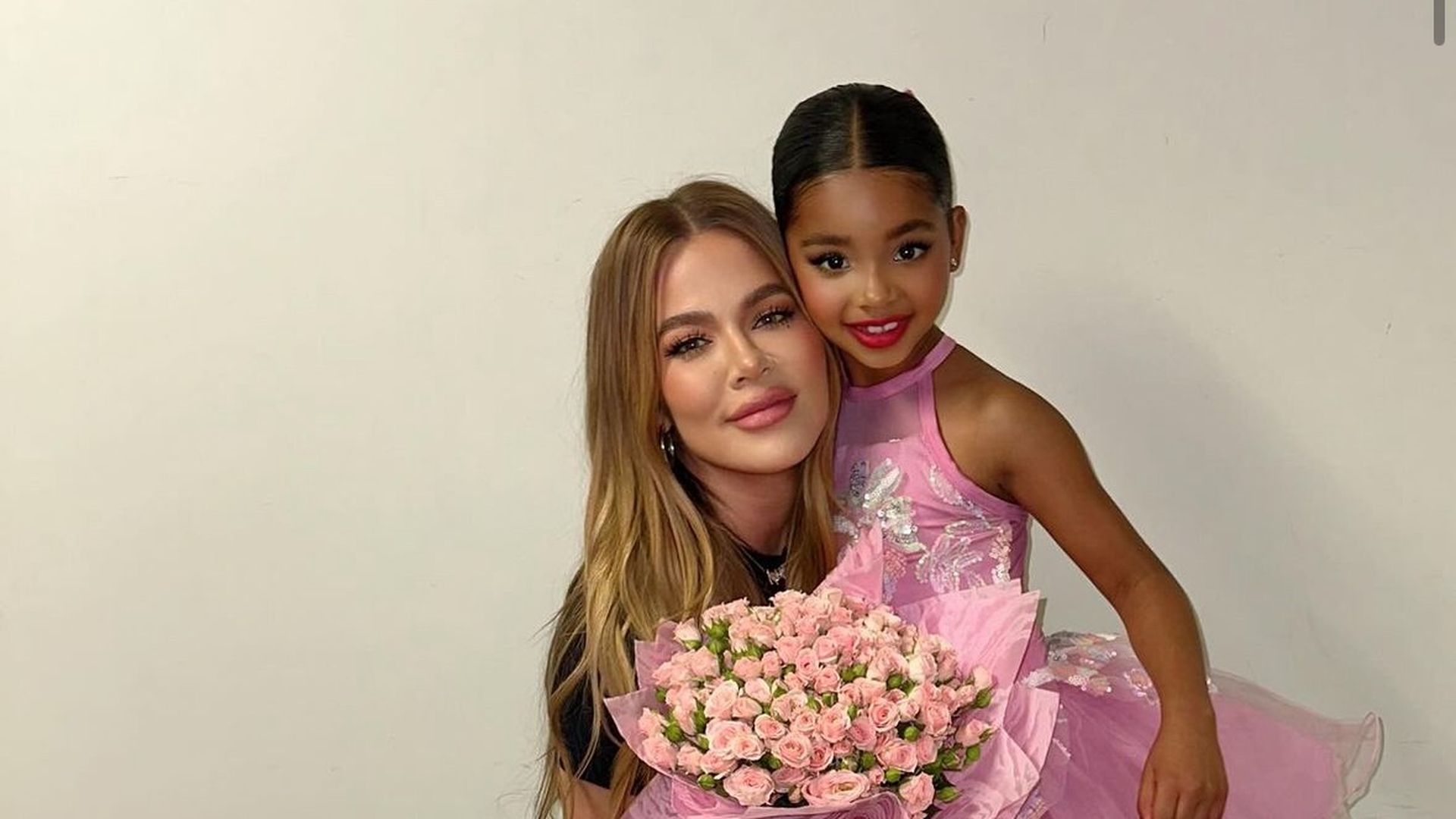 Khlo-Kardashian-verteidigt-das-Make-up-von-Tochter-True-6-