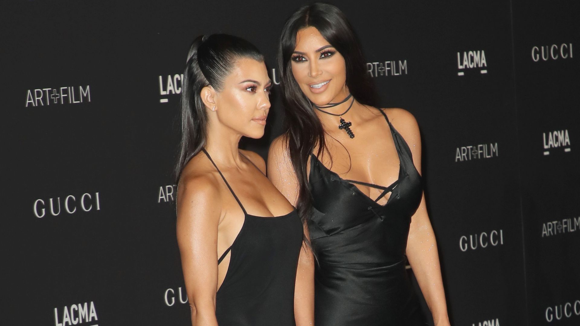 Unerhört! Kim Kardashian unterbricht Kourtney im Interview - Promiflash.de