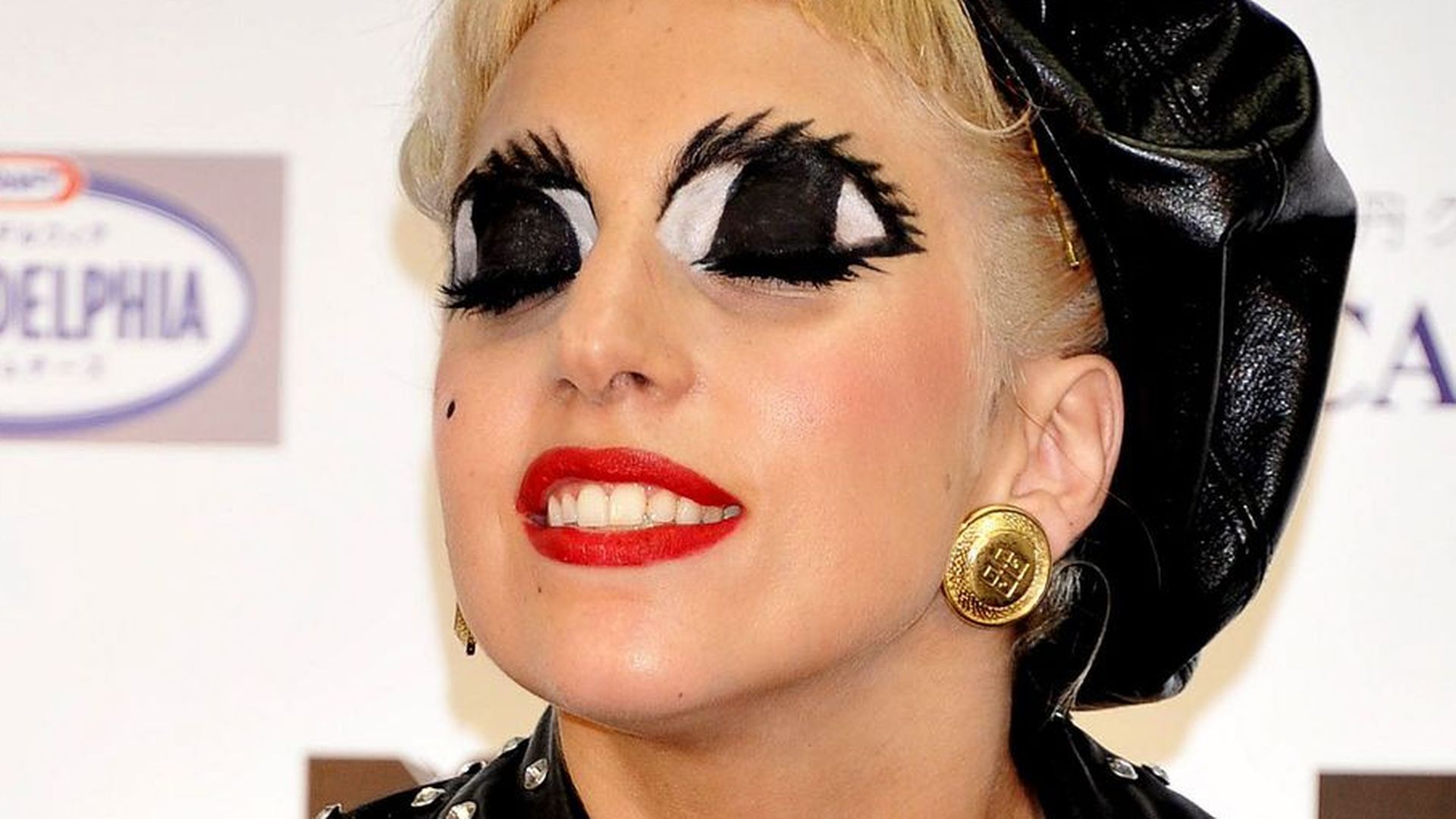 lady gaga mit brille