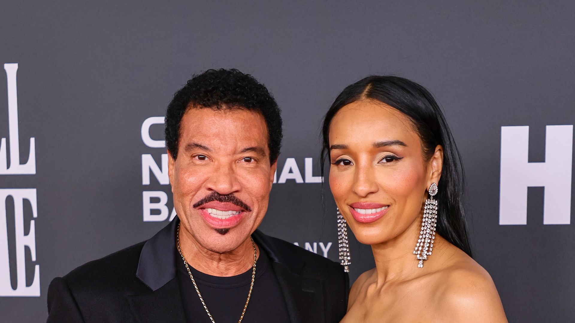 Selten: Lionel Richie turtelt mit seiner Lisa auf Red Carpet