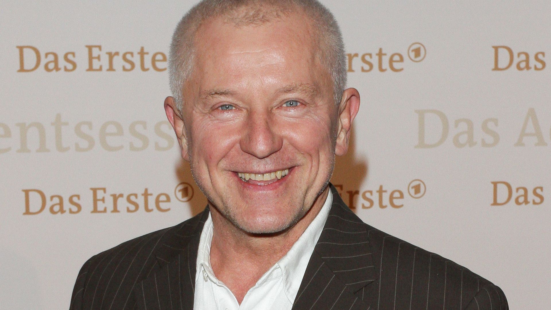 SkiUnfall TatortStar verletzt sich bei TVShow Promiflash.de