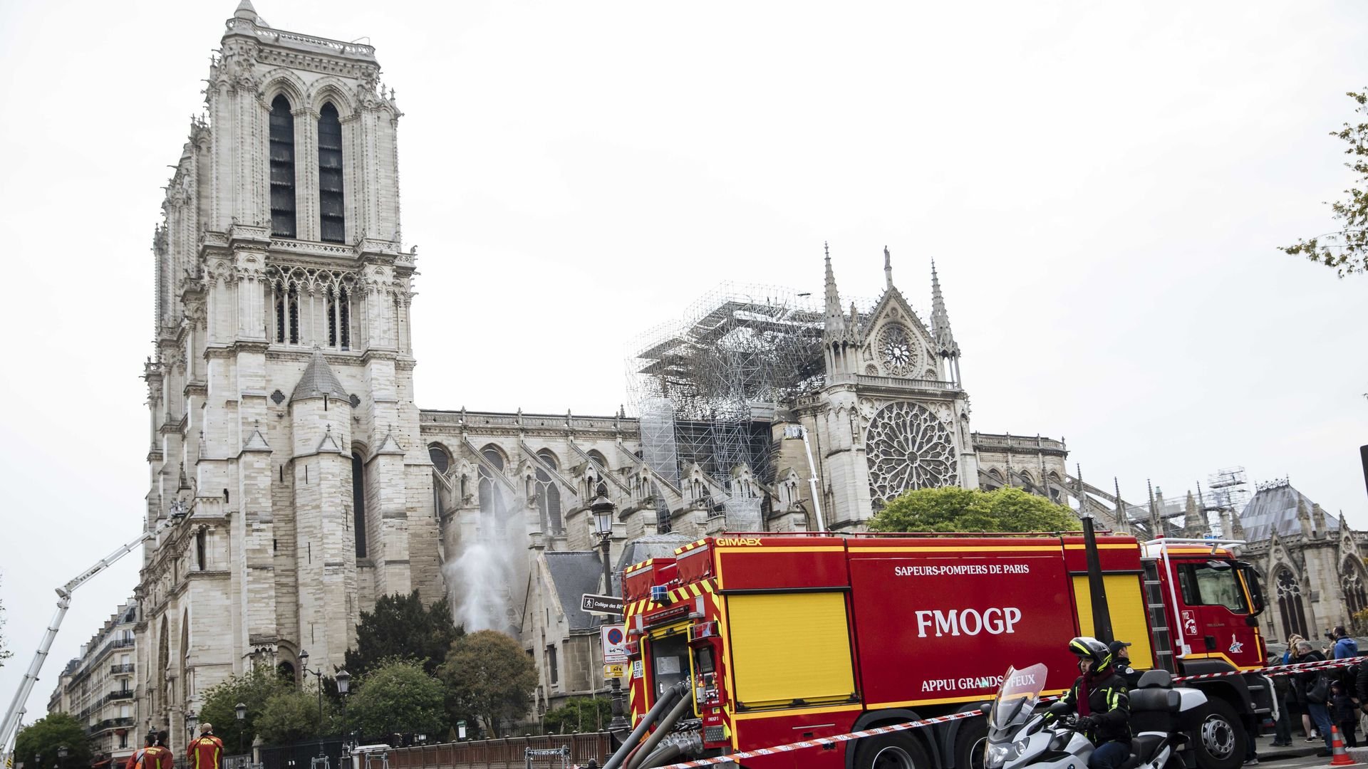 Großer Brand In diesen Filmen lebt Erinnerung an NotreDame Promiflash.de Großer Brand In diesen Filmen lebt Erinnerung an NotreDame Promiflash.de