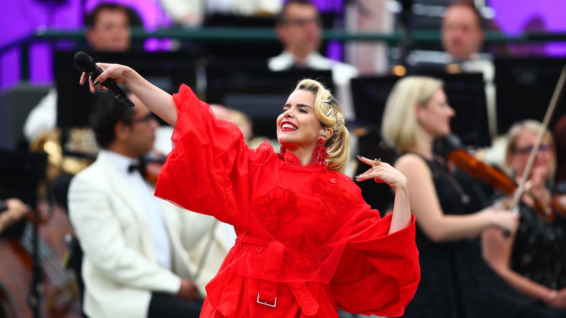 Fashion Week London Paloma Faiths crazy Styles