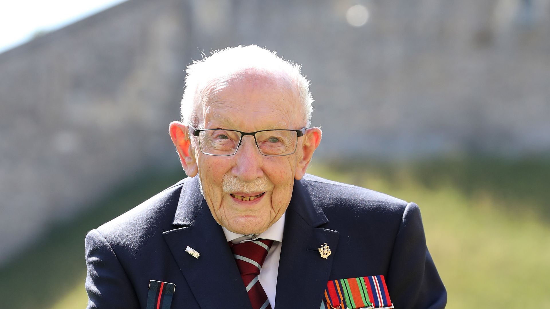 Emotionaler Abschied So lief die Beerdigung von Tom Moore