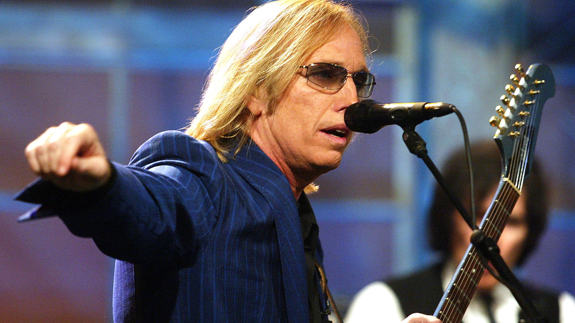 Zoff um Geld Tom Pettys (†66) Töchter verklagen seine Witwe