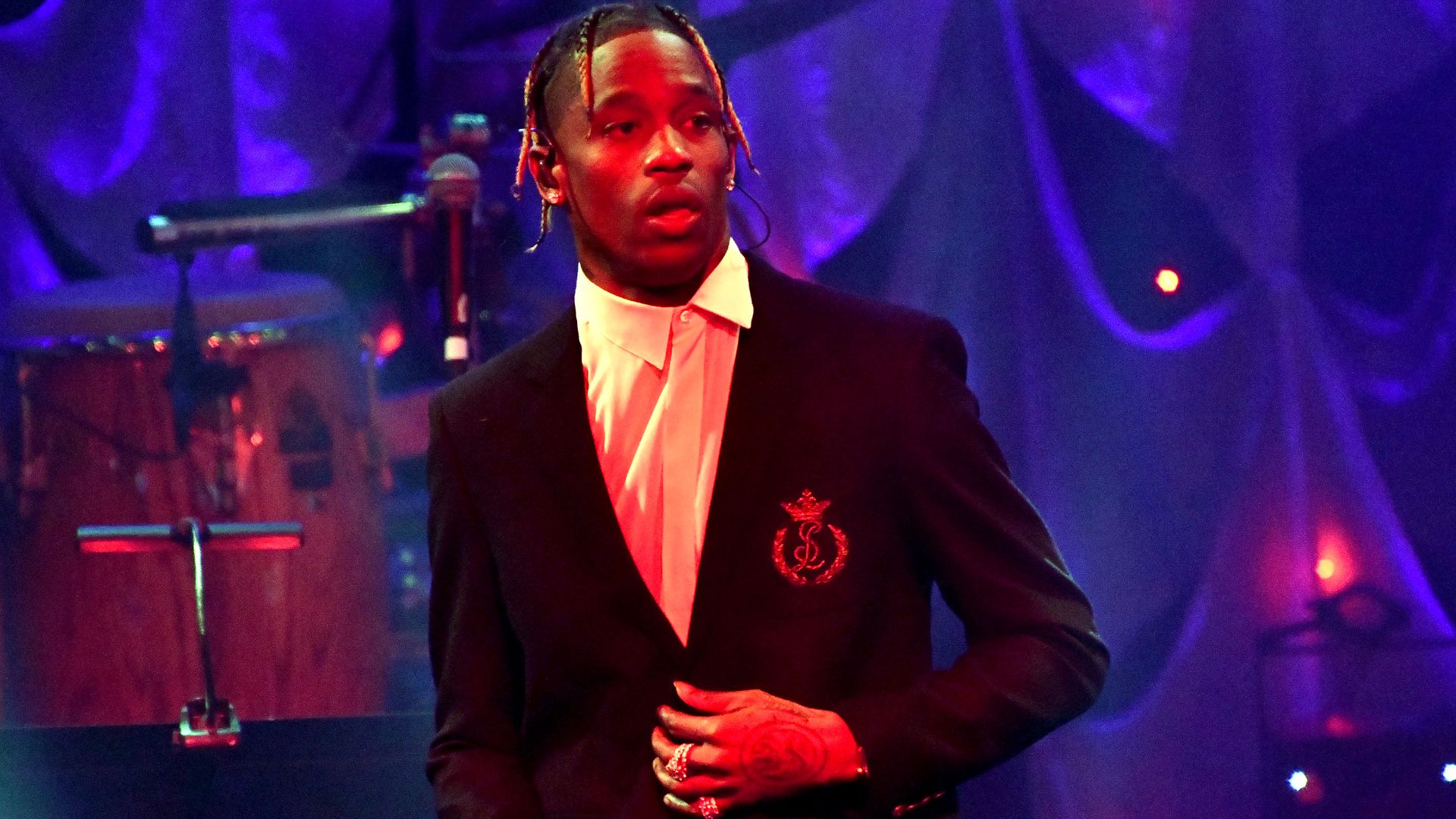 Videos zeigen Travis Scott unterbrach Konzert vor der Panik