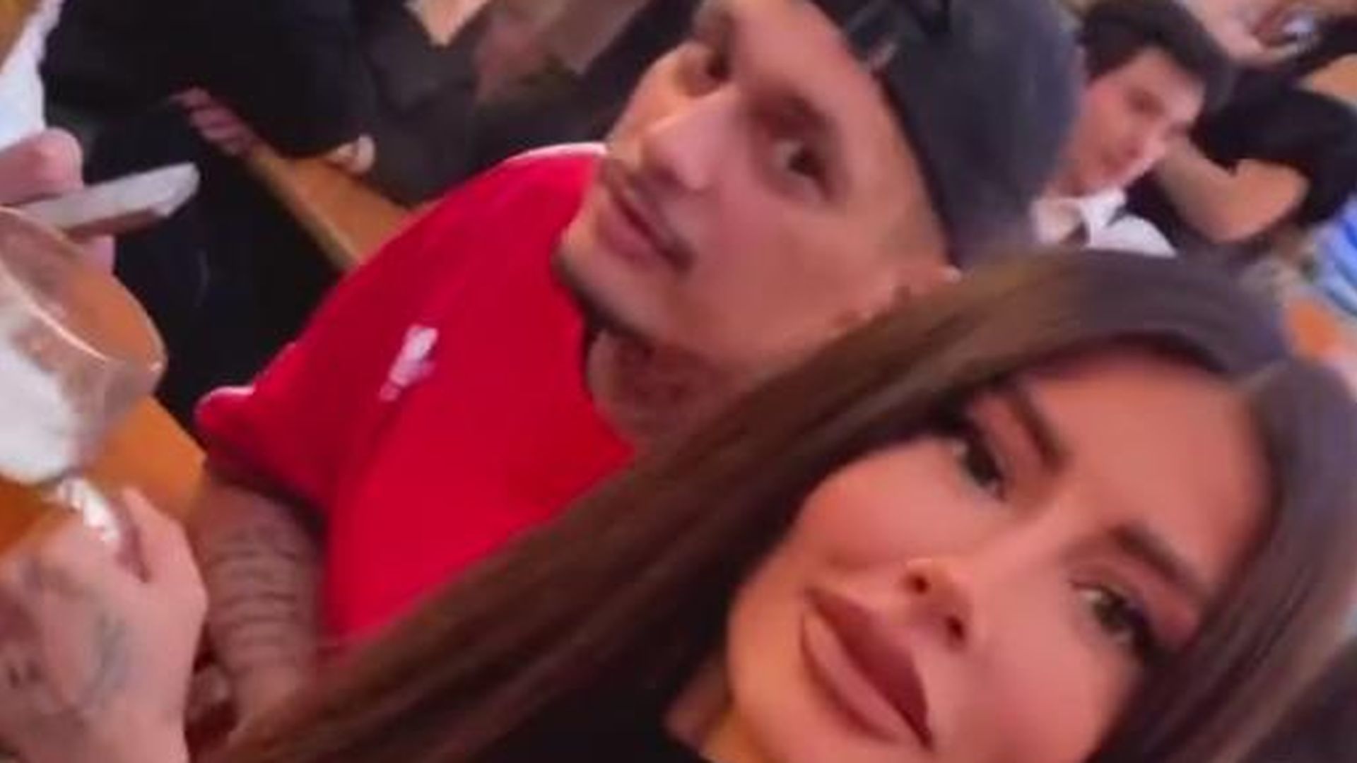 Ein Paar? Yasin Mohamed und Christina feiern in München