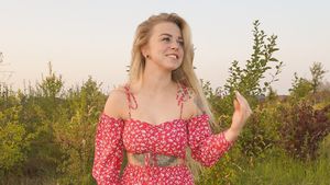 Ein Jahr ohne Beine: So geht's TikTok-Star Angie Berbuer | Promiflash.de