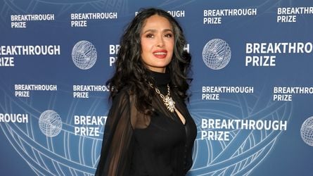 Salma Hayek begeistert mit heißem Oben-ohne-Shooting
