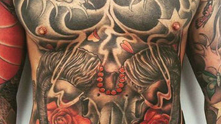 Aaron Chalmers' tätowierter Oberkörper