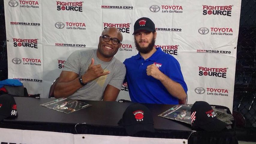 Aaron Rajman mit Anderson Silva auf der World MMA Expo