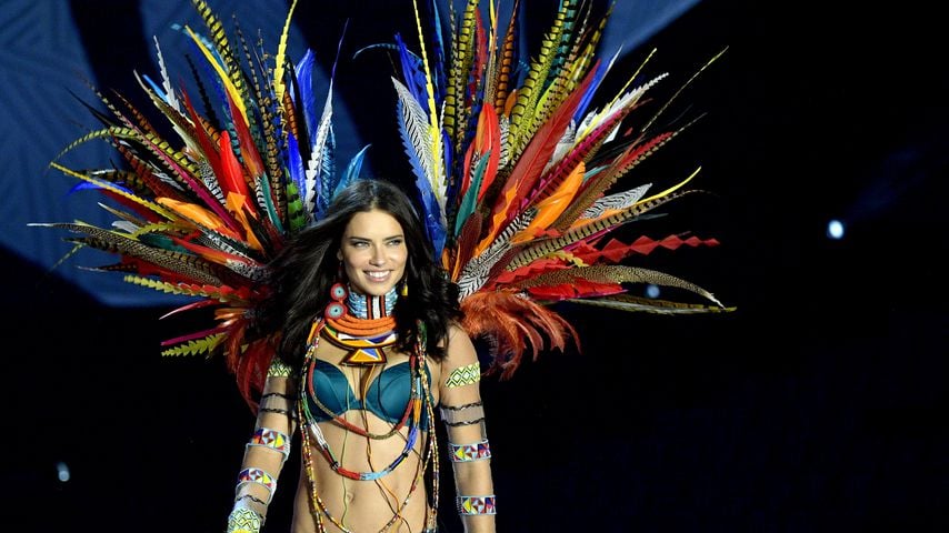 Adriana Lima bei der Victoria's Secret Fashion Show 2017