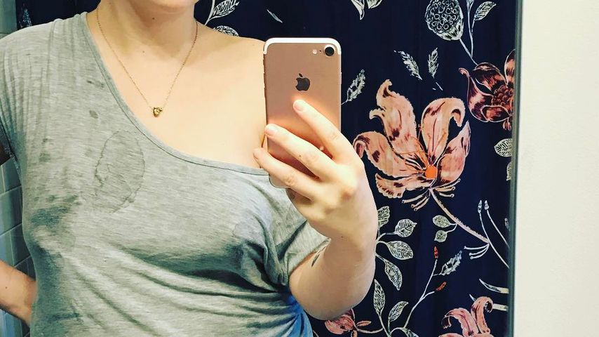 Amber Tamblyn mit dreckigem T-Shirt