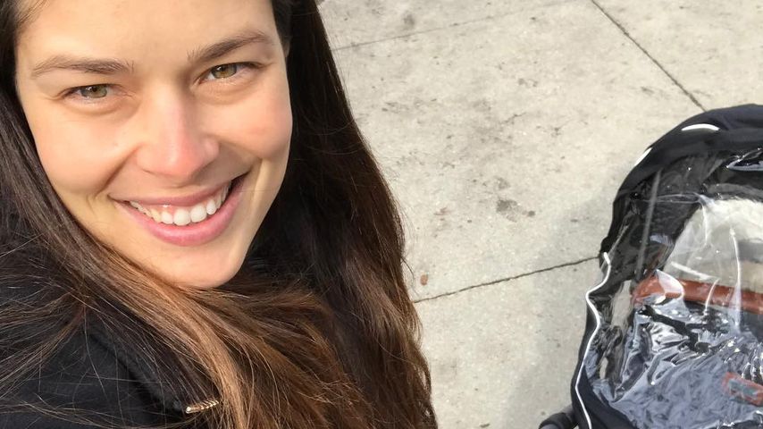 Strahlende Mama: Hier wippt Ana Ivanovic ihren kleinen Sohn
