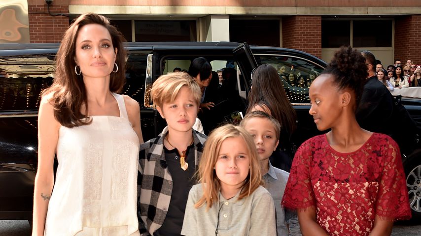 Angelina Jolie mit Shiloh, Vivienne, Knox und Zahara