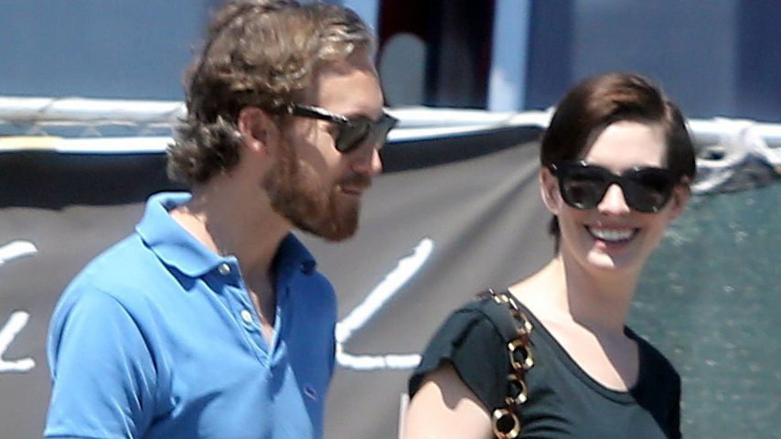 Adam Shulman und Anne Hathaway