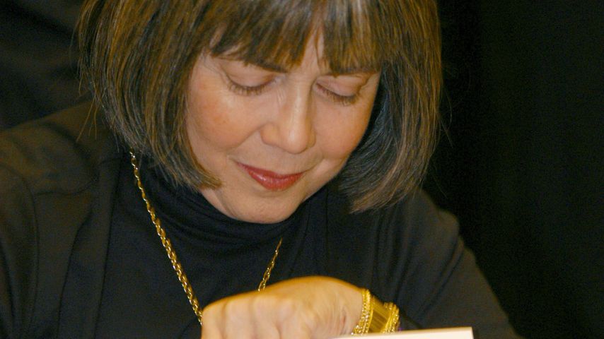 Anne Rice bei einer Autogrammstunde in New York City im Oktober 2003