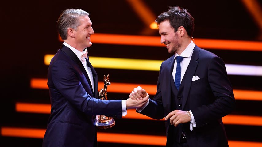 Bastian Schweinsteiger und Felix Neureuther auf der Bühne beim Bambi 2016