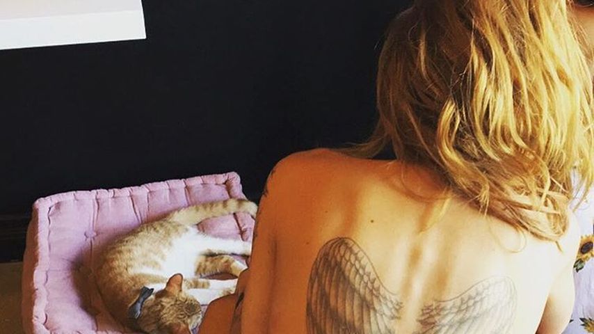 Bella Thorne präsentiert ihr neues Tattoo