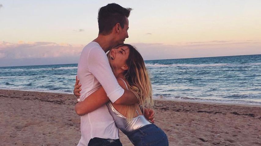 Bibi Heinicke und ihr Freund Julian Claßen am Strand