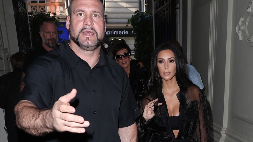 Bodyguard Pascal Duvier und Kim Kardashian auf dem Weg zu Balmain in Paris