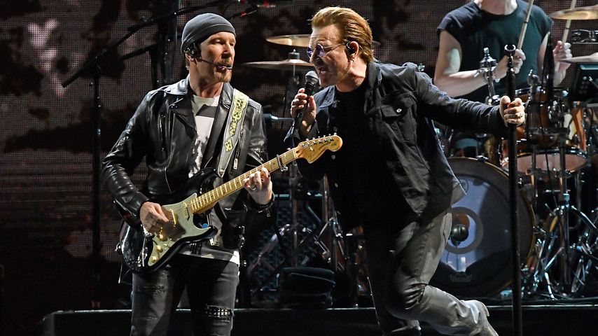 Bono und Gitarrist The Edge performen in New Jersey
