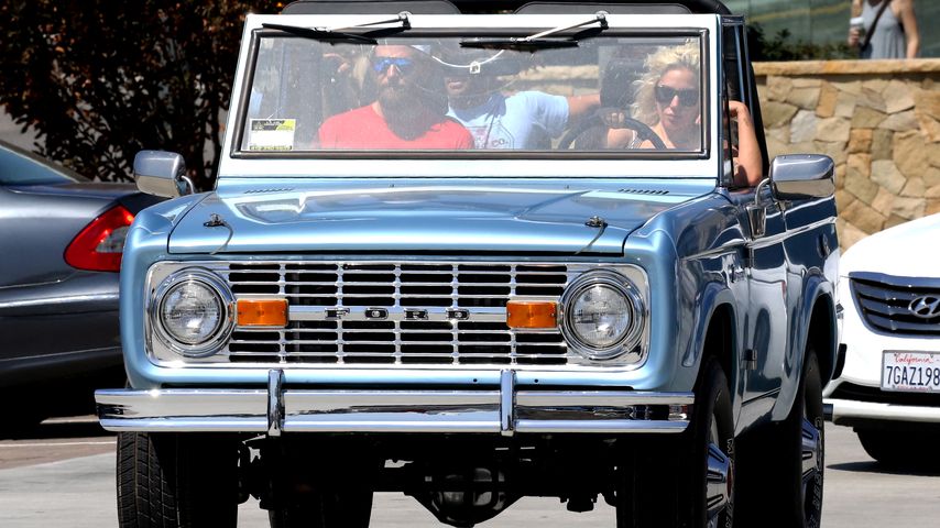 Bradley Cooper und Lady Gaga in Malibu unterwegs