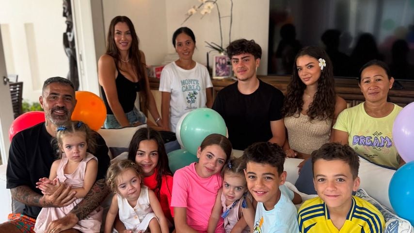 Anis und Anna-Maria Ferchichi mit ihren Kindern und den Nannys, Juli 2025