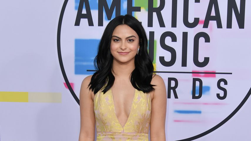 Camila Mendes bei den American Music Awards 2017