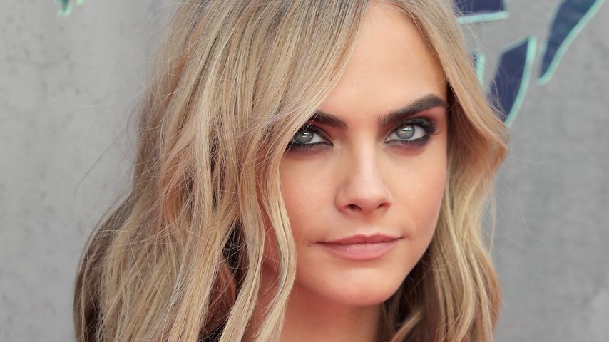 Met-Gala: Cara Delevingne mit Fake-Tattoos & Mega-Dekolleté | Promiflash.de