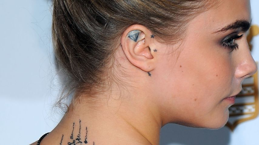 in cannes: cara delevingne zeigt ihr neues tattoo | promiflash.de