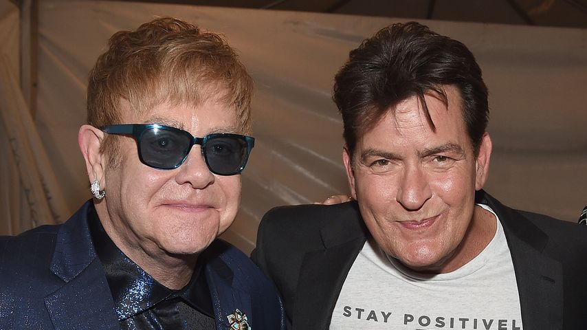Charlie Sheen (r.) mit Rockstar Elton John