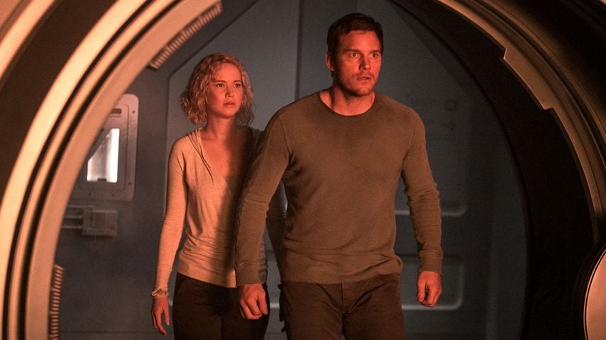 Jennifer Lawrence und Chris Pratt 2016 in einer Szene aus dem gemeinsamen Film "Passengers"