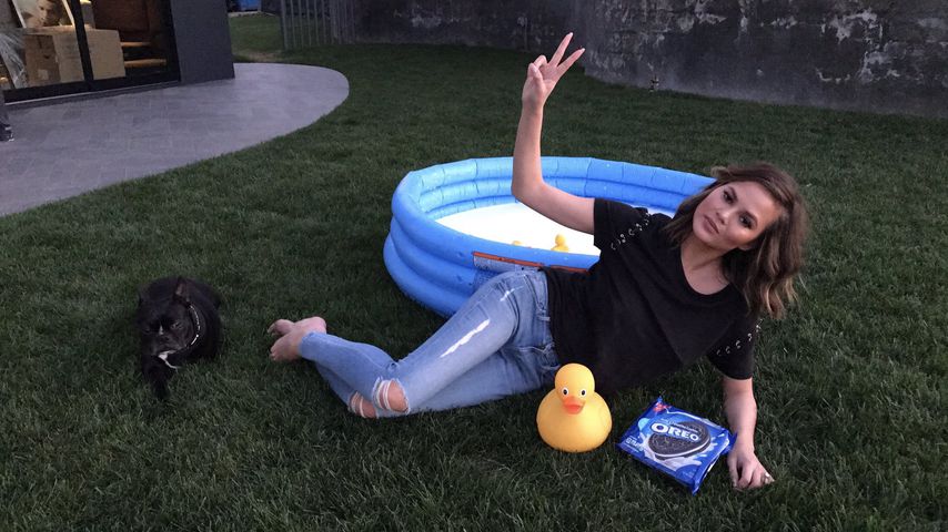 Spaßvogel Chrissy Teigen: Das Model wirft mit Keksen um sich