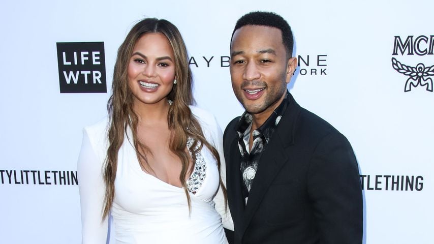 Chrissy Teigen und ihr Ehemann John Legend bei einer Fashion-Show