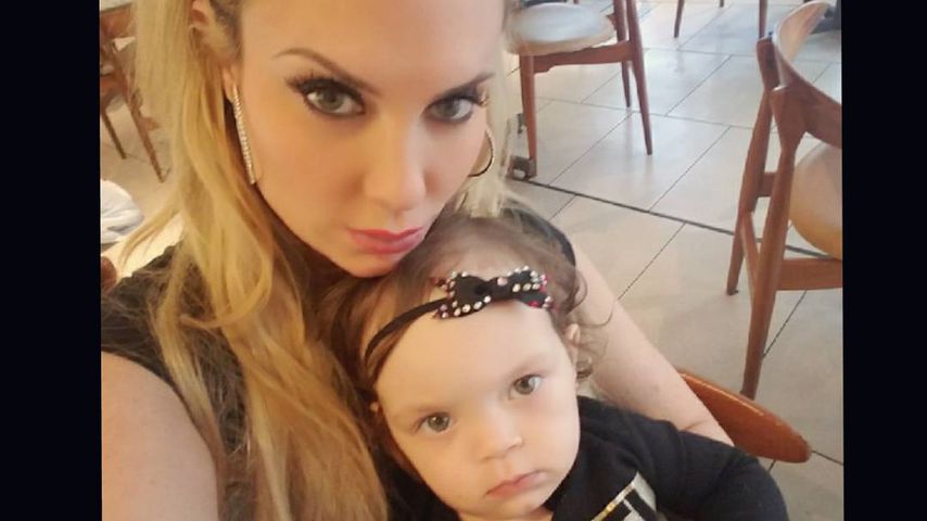 Fast drei Jahre alt: Coco Austin stillt ihre Tochter noch