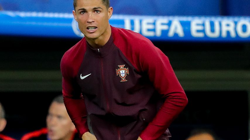 Cristiano Ronaldo nach seiner Verletzung EM-Finale Portugal gegen Frankreich bei der Fussball-EM