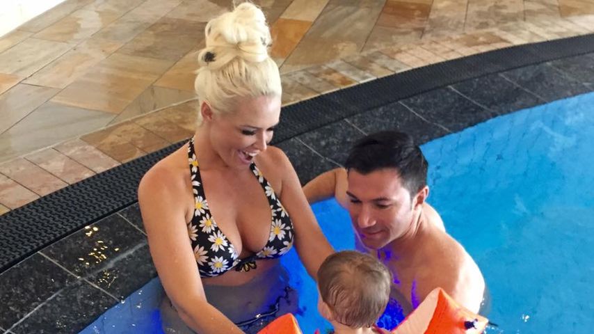 Daniela Katzenberger, Lucas Cordalis und Sophia Cordalis im Schwimmbad