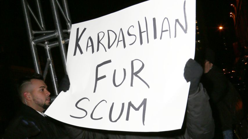 Demonstrant gegen die Kardashians