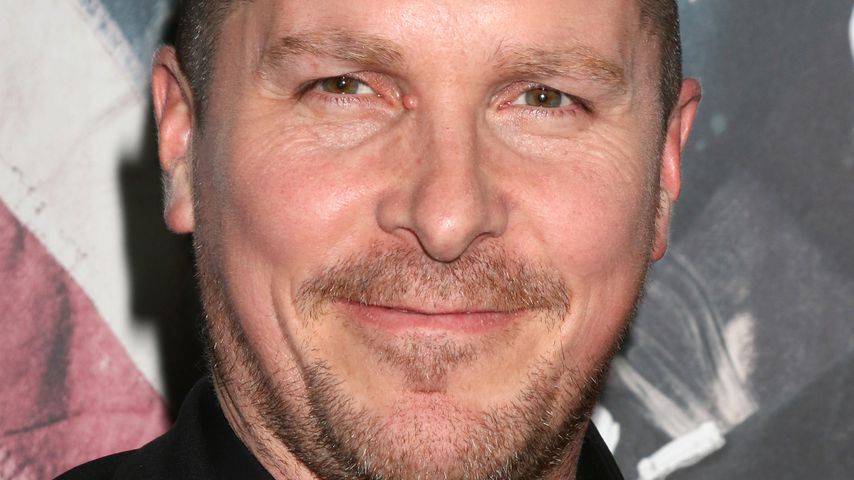 Haare ab & ordentlich Kilos: Christian Bale kaum zu erkennen