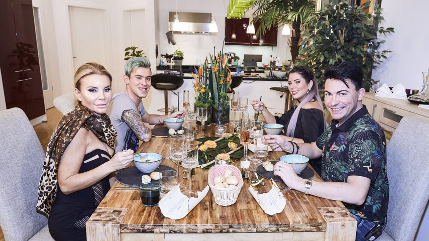 Tatjana Gsell, Daniele Negroni, Jenny Frankhauser und Matthias Mangiapane beim Dschungel-Dinner