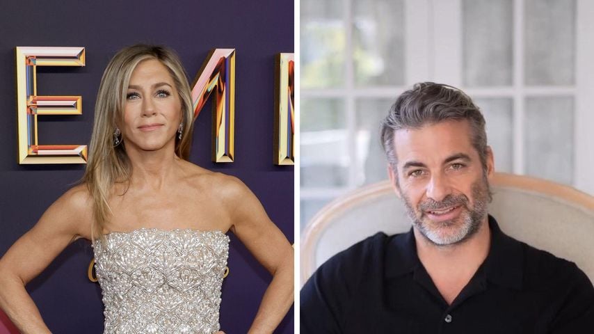 Collage: Jennifer Aniston und Jim Curtis lächeln.