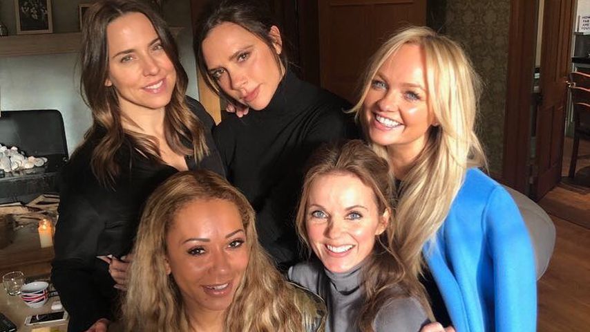 Hintere Reihe: Melanie C., Victoria Beckham, Emma Bunton; vordere Reihe: Mel B. und Geri Horner